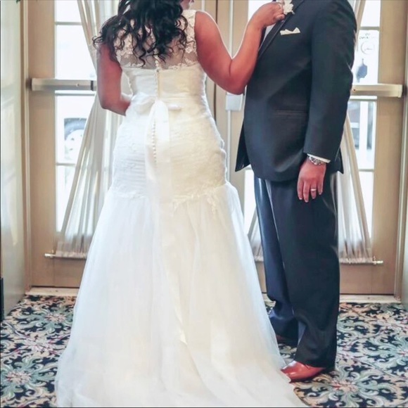 Trumphet wedding gown - Picture 2 of 5